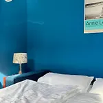 Cls Grosse Altbau Fuer 4 Personen Mit Xxl Dusche, Neues Bad, Dielen, Schlafsofa 160x200 Mit 20cm Matratze, Smart Tv & Schnellem Wlan In Ost, Nespresso Maschine Inklusive Kapseln, Naehe Hawk, Uni, Bosch, Ostbahnhof, A7 *