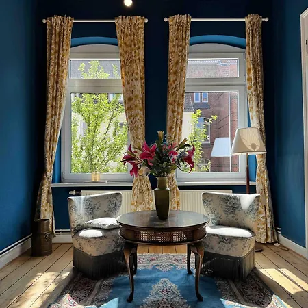 Διαμέρισμα Cls Grosse Altbau Fuer 4 Personen Mit Xxl Dusche, Neues Bad, Dielen, Schlafsofa 160x200 Mit 20cm Matratze, Smart Tv & Schnellem Wlan In Ost, Nespresso Maschine Inklusive Kapseln, Naehe Hawk, Uni, Bosch, Ostbahnhof, A7