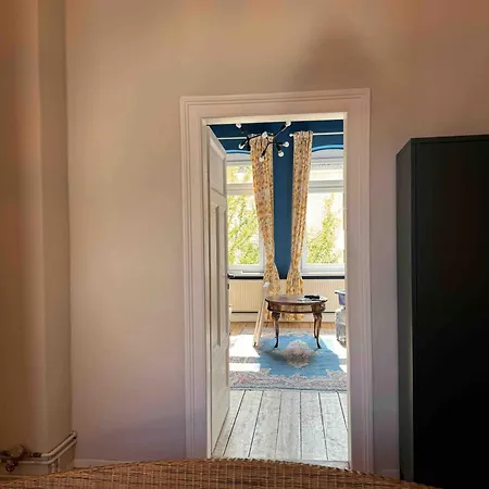 Cls Grosse Altbau Fuer 4 Personen Mit Xxl Dusche, Neues Bad, Dielen, Schlafsofa 160x200 Mit 20cm Matratze, Smart Tv & Schnellem Wlan In Ost, Nespresso Maschine Inklusive Kapseln, Naehe Hawk, Uni, Bosch, Ostbahnhof, A7 Hildesheim