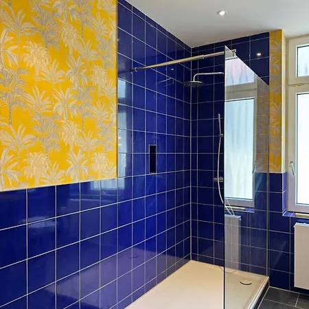 Cls Grosse Altbau Fuer 4 Personen Mit Xxl Dusche, Neues Bad, Dielen, Schlafsofa 160x200 Mit 20cm Matratze, Smart Tv & Schnellem Wlan In Ost, Nespresso Maschine Inklusive Kapseln, Naehe Hawk, Uni, Bosch, Ostbahnhof, A7 Διαμέρισμα *