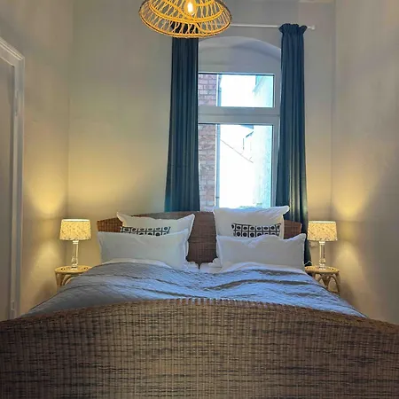 Apartament Cls Grosse Altbau Fuer 4 Personen Mit Xxl Dusche, Neues Bad, Dielen, Schlafsofa 160x200 Mit 20cm Matratze, Smart Tv & Schnellem Wlan In Ost, Nespresso Maschine Inklusive Kapseln, Naehe Hawk, Uni, Bosch, Ostbahnhof, A7 *