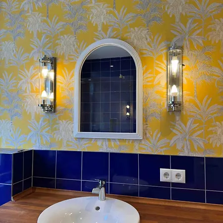 Cls Grosse Altbau Fuer 4 Personen Mit Xxl Dusche, Neues Bad, Dielen, Schlafsofa 160x200 Mit 20cm Matratze, Smart Tv & Schnellem Wlan In Ost, Nespresso Maschine Inklusive Kapseln, Naehe Hawk, Uni, Bosch, Ostbahnhof, A7 Διαμέρισμα Χιλντεσχάιμ