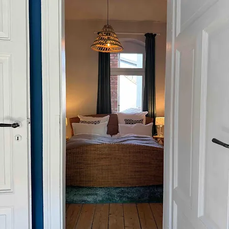 Apartament Cls Grosse Altbau Fuer 4 Personen Mit Xxl Dusche, Neues Bad, Dielen, Schlafsofa 160x200 Mit 20cm Matratze, Smart Tv & Schnellem Wlan In Ost, Nespresso Maschine Inklusive Kapseln, Naehe Hawk, Uni, Bosch, Ostbahnhof, A7 Hildesheim
