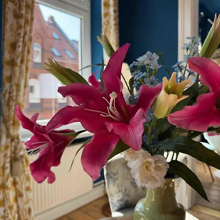 Cls Grosse Altbau Fuer 4 Personen Mit Xxl Dusche, Neues Bad, Dielen, Schlafsofa 160x200 Mit 20cm Matratze, Smart Tv & Schnellem Wlan In Ost, Nespresso Maschine Inklusive Kapseln, Naehe Hawk, Uni, Bosch, Ostbahnhof, A7 Χιλντεσχάιμ