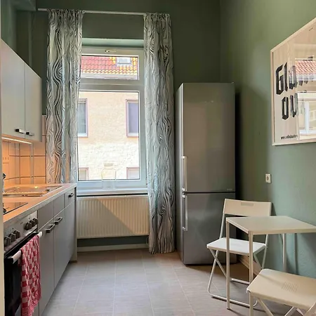 Apartament Cls Grosse Altbau Fuer 4 Personen Mit Xxl Dusche, Neues Bad, Dielen, Schlafsofa 160x200 Mit 20cm Matratze, Smart Tv & Schnellem Wlan In Ost, Nespresso Maschine Inklusive Kapseln, Naehe Hawk, Uni, Bosch, Ostbahnhof, A7