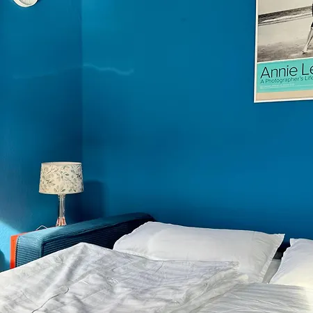 Cls Grosse Altbau Fuer 4 Personen Mit Xxl Dusche, Neues Bad, Dielen, Schlafsofa 160x200 Mit 20cm Matratze, Smart Tv & Schnellem Wlan In Ost, Nespresso Maschine Inklusive Kapseln, Naehe Hawk, Uni, Bosch, Ostbahnhof, A7 *