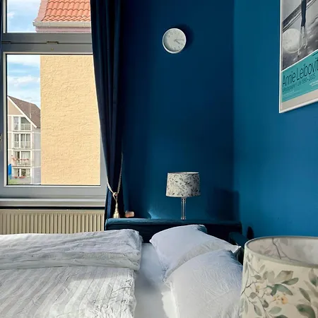 Cls Grosse Altbau Fuer 4 Personen Mit Xxl Dusche, Neues Bad, Dielen, Schlafsofa 160x200 Mit 20cm Matratze, Smart Tv & Schnellem Wlan In Ost, Nespresso Maschine Inklusive Kapseln, Naehe Hawk, Uni, Bosch, Ostbahnhof, A7 * Hildesheim