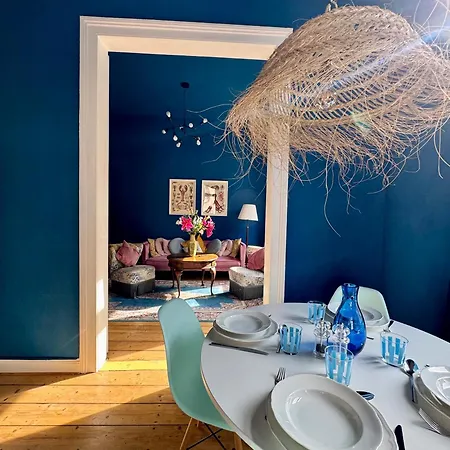 Cls Grosse Altbau Fuer 4 Personen Mit Xxl Dusche, Neues Bad, Dielen, Schlafsofa 160x200 Mit 20cm Matratze, Smart Tv & Schnellem Wlan In Ost, Nespresso Maschine Inklusive Kapseln, Naehe Hawk, Uni, Bosch, Ostbahnhof, A7 *