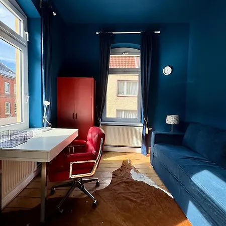 Apartament Cls Grosse Altbau Fuer 4 Personen Mit Xxl Dusche, Neues Bad, Dielen, Schlafsofa 160x200 Mit 20cm Matratze, Smart Tv & Schnellem Wlan In Ost, Nespresso Maschine Inklusive Kapseln, Naehe Hawk, Uni, Bosch, Ostbahnhof, A7 *