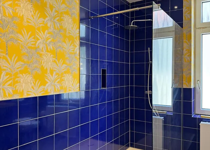 Cls Grosse Altbau Fuer 4 Personen Mit Xxl Dusche, Neues Bad, Dielen, Schlafsofa 160x200 Mit 20cm Matratze, Smart Tv & Schnellem Wlan In Ost, Nespresso Maschine Inklusive Kapseln, Naehe Hawk, Uni, Bosch, Ostbahnhof, A7 Apartment *