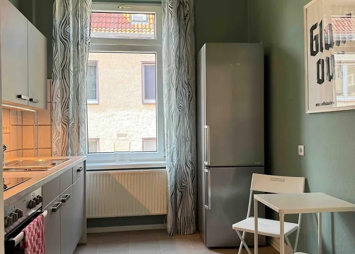 Apartment Cls Grosse Altbau Fuer 4 Personen Mit Xxl Dusche, Neues Bad, Dielen, Schlafsofa 160x200 Mit 20cm Matratze, Smart Tv & Schnellem Wlan In Ost, Nespresso Maschine Inklusive Kapseln, Naehe Hawk, Uni, Bosch, Ostbahnhof, A7