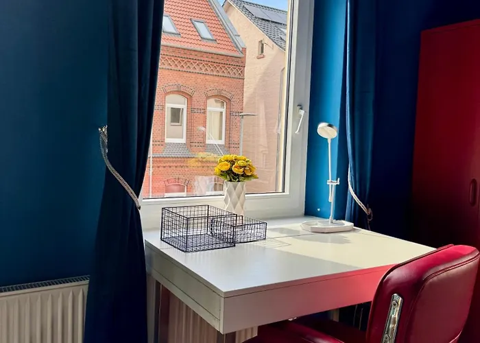 Apartment Cls Grosse Altbau Fuer 4 Personen Mit Xxl Dusche, Neues Bad, Dielen, Schlafsofa 160x200 Mit 20cm Matratze, Smart Tv & Schnellem Wlan In Ost, Nespresso Maschine Inklusive Kapseln, Naehe Hawk, Uni, Bosch, Ostbahnhof, A7 *