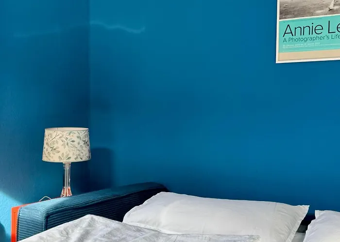Cls Grosse Altbau Fuer 4 Personen Mit Xxl Dusche, Neues Bad, Dielen, Schlafsofa 160x200 Mit 20cm Matratze, Smart Tv & Schnellem Wlan In Ost, Nespresso Maschine Inklusive Kapseln, Naehe Hawk, Uni, Bosch, Ostbahnhof, A7 *