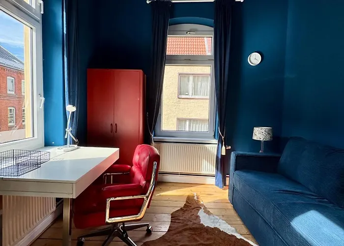 Apartment Cls Grosse Altbau Fuer 4 Personen Mit Xxl Dusche, Neues Bad, Dielen, Schlafsofa 160x200 Mit 20cm Matratze, Smart Tv & Schnellem Wlan In Ost, Nespresso Maschine Inklusive Kapseln, Naehe Hawk, Uni, Bosch, Ostbahnhof, A7 *